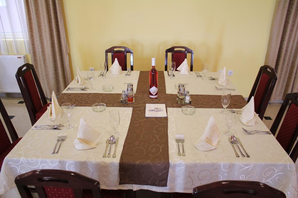 Hotel Feniks Požarevac Екстериор снимка